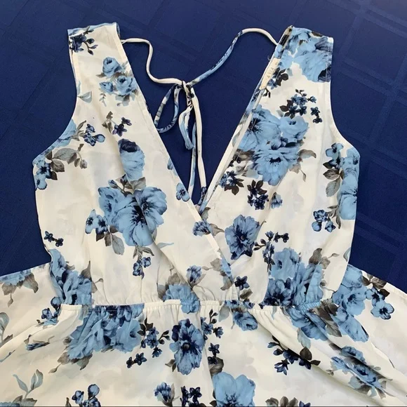 ILLA ILLA Blue and White Floral Romper - Picture 3 of 5